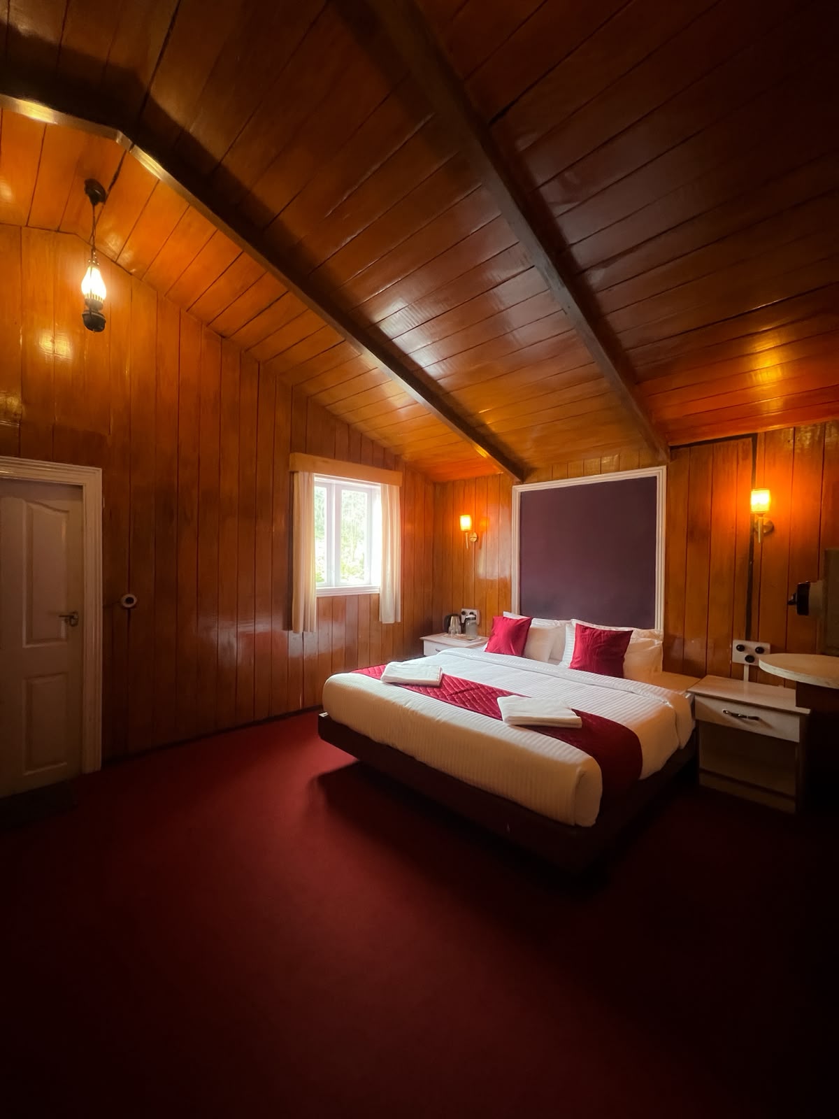 Authentic Luxurious suit spacious bedroom at The Groot Ooty